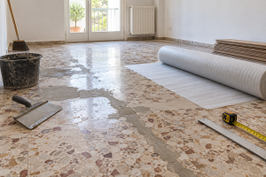 آمادهسازی موزاییک برای نصب پارکت لمینت با فوم